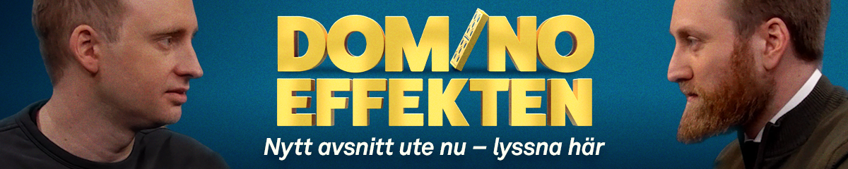 Banner med två män som står ansikte mot ansikte med texten "Domino Effekten" och en svensk tagline på blå bakgrund
