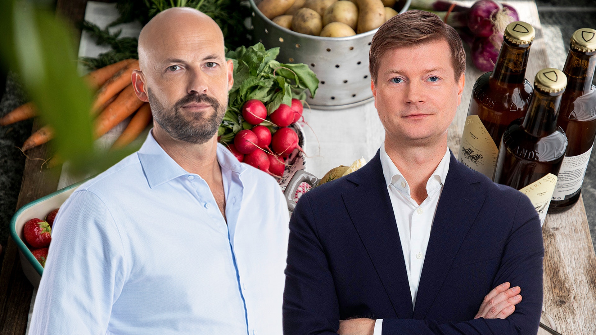 Två män står tillsammans framför en bakgrund med mat och dryck, inklusive grönsaker, frukt och ölflaskor.