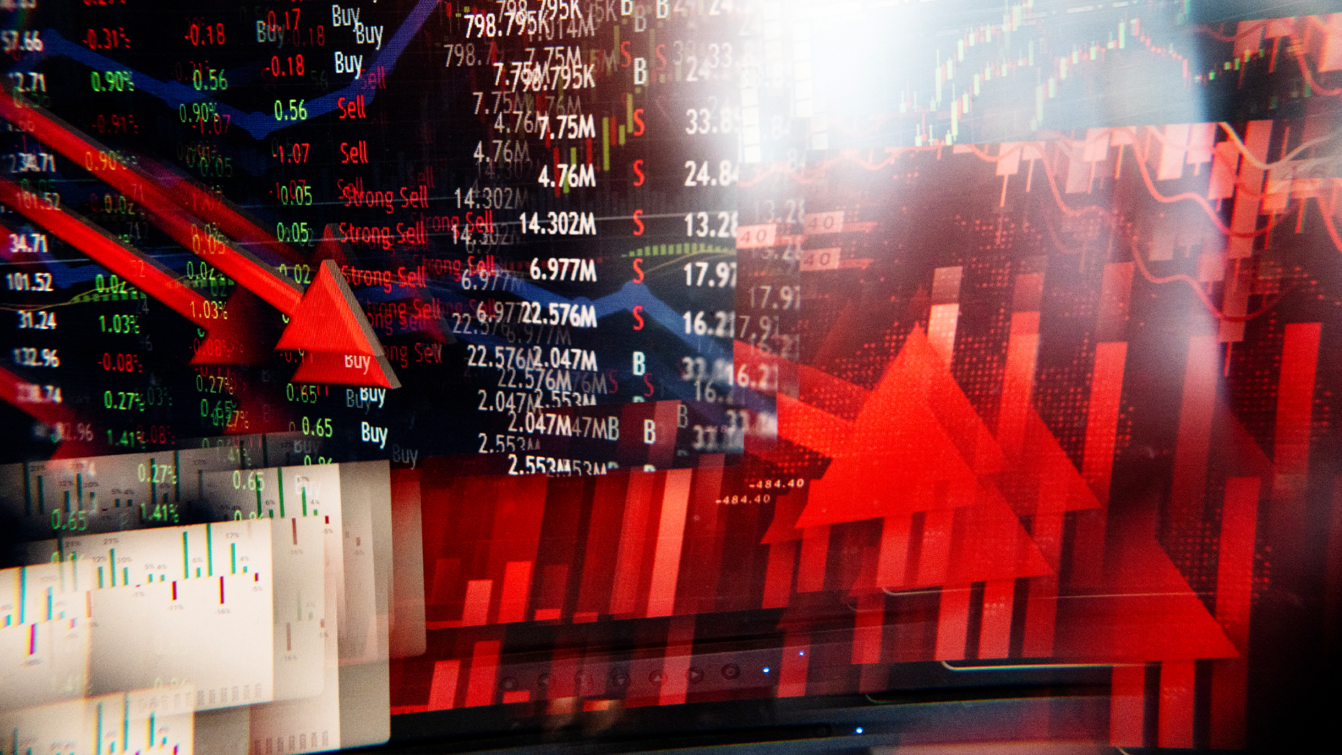 Börsmarknad med röda nedåtgående indikatorer och finansiella diagram som visar marknadsnedgång.