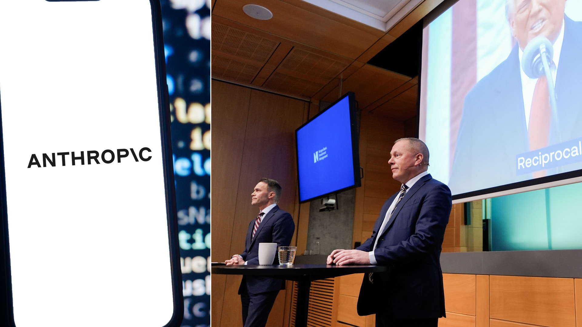 Två män i affärsdräkt sitter vid ett bord under en presentationsevent med skärmar i bakgrunden.