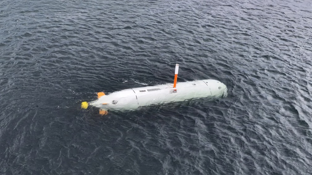 Saab, FMV och Försvarsmakten har sjösatt en obemannad undervattensfarkost.