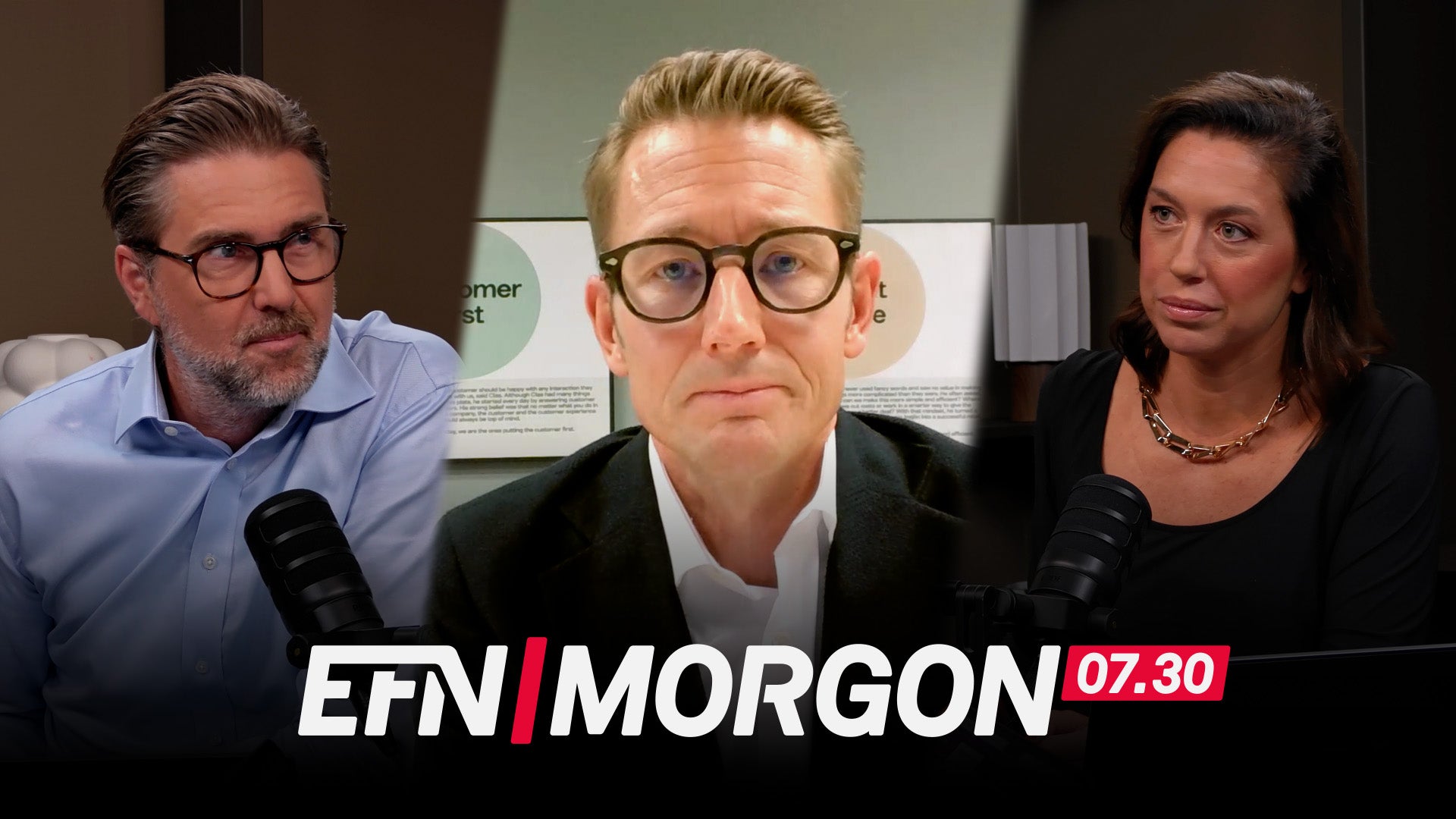 Två personer sitter vid ett inspelningsbord med mikrofoner. Logotypen för EFN MORGON syns längst ned på bilden.