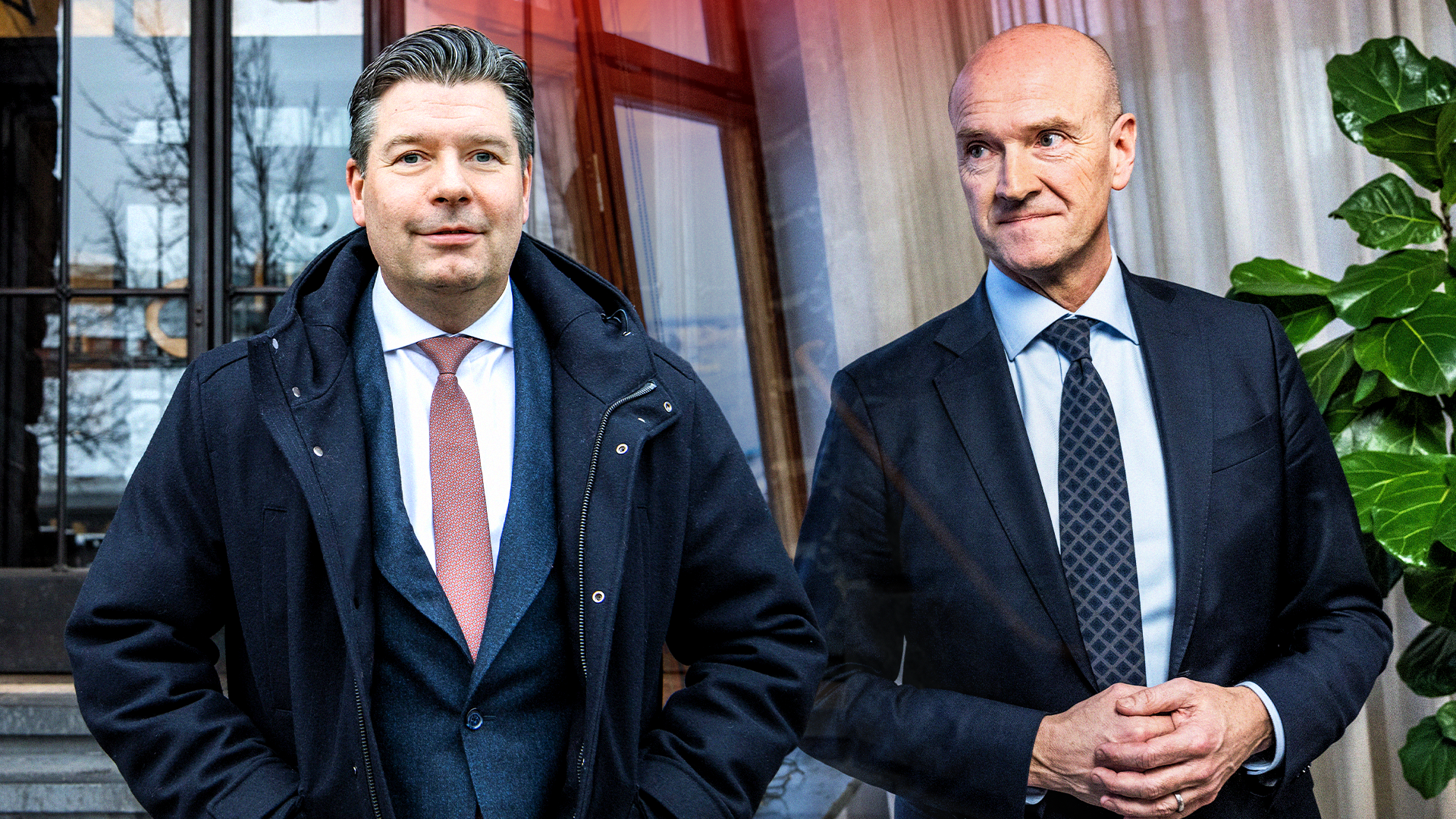 Två män i affärskläder står tillsammans utanför en byggnad.