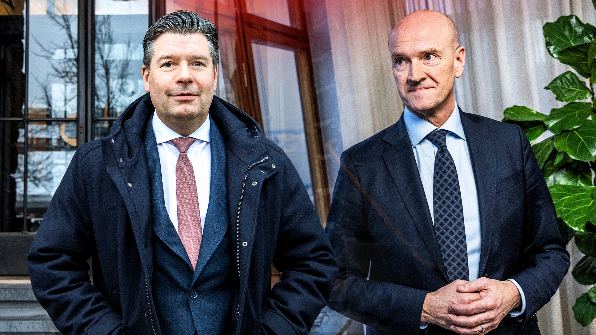 Två män i affärskläder står tillsammans utanför en byggnad.