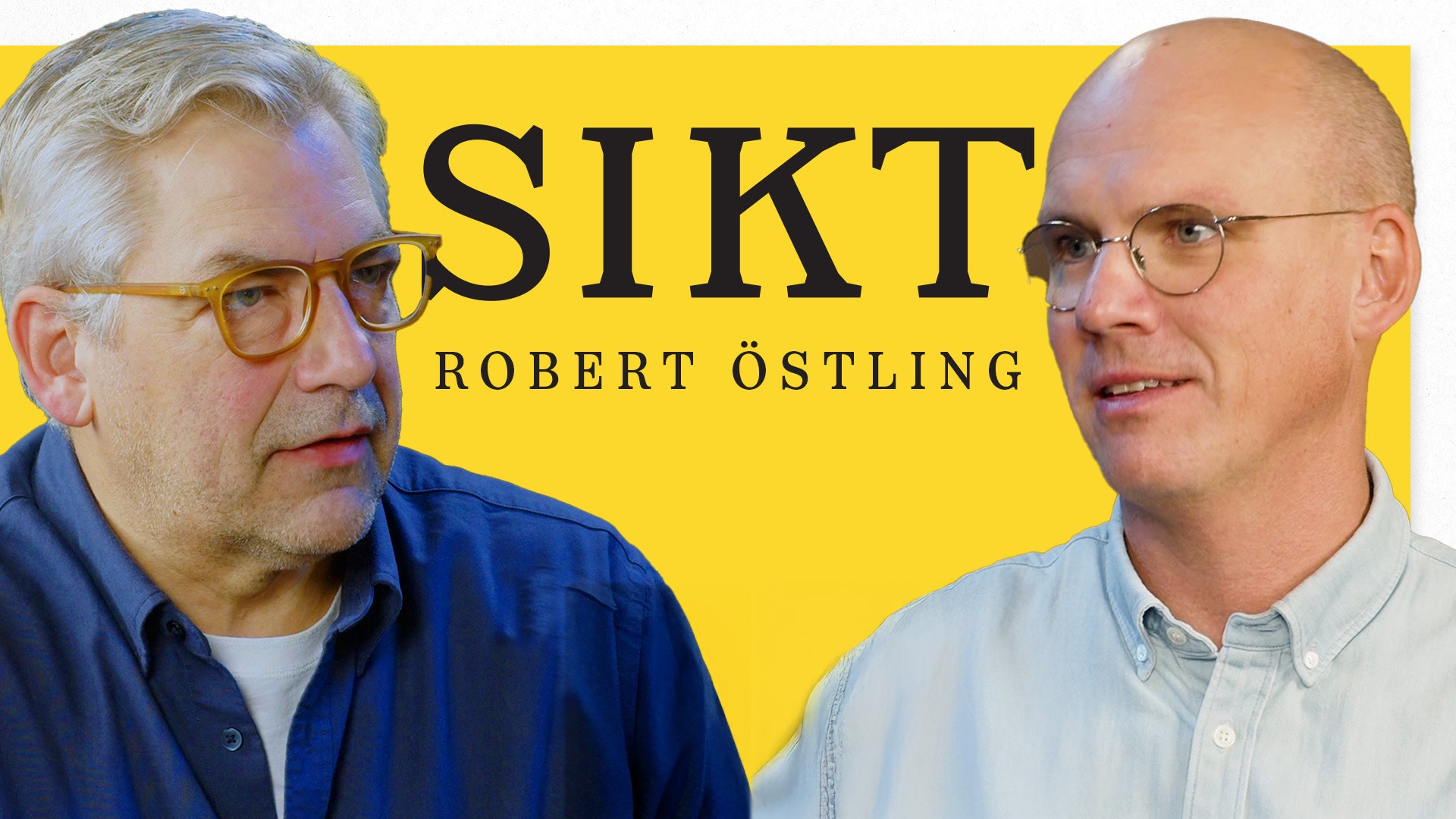 Två män i porträtt mot gul bakgrund. Till vänster en äldre man med grått hår och glasögon i blå skjorta. Till höger en man med glasögon i ljusblå skjorta. Texten "SIKT" och "ROBERT ÖSTLING" är synlig på bakgrunden.