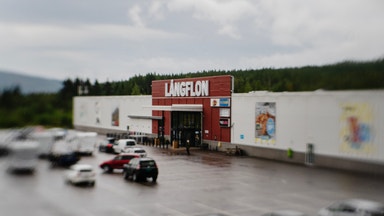 Här täljer gränskedjan guld – i skogen där ingen vill bo