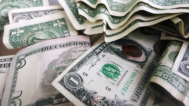 Dollarn fortsätter tappa – lägsta nivån på tre år