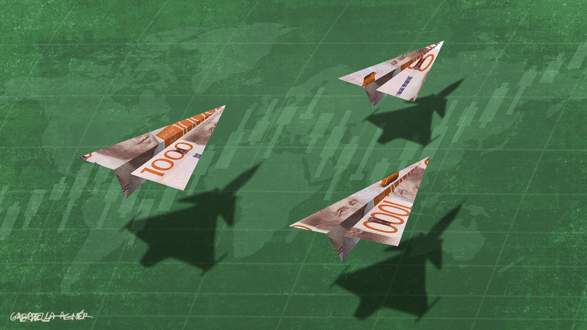 Tre pappersbåtar gjorda av eurosedlar flyter på grönt vatten med synliga skuggor.