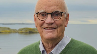 Roger Akelius ökar innehavet i Castellum – trots hotet