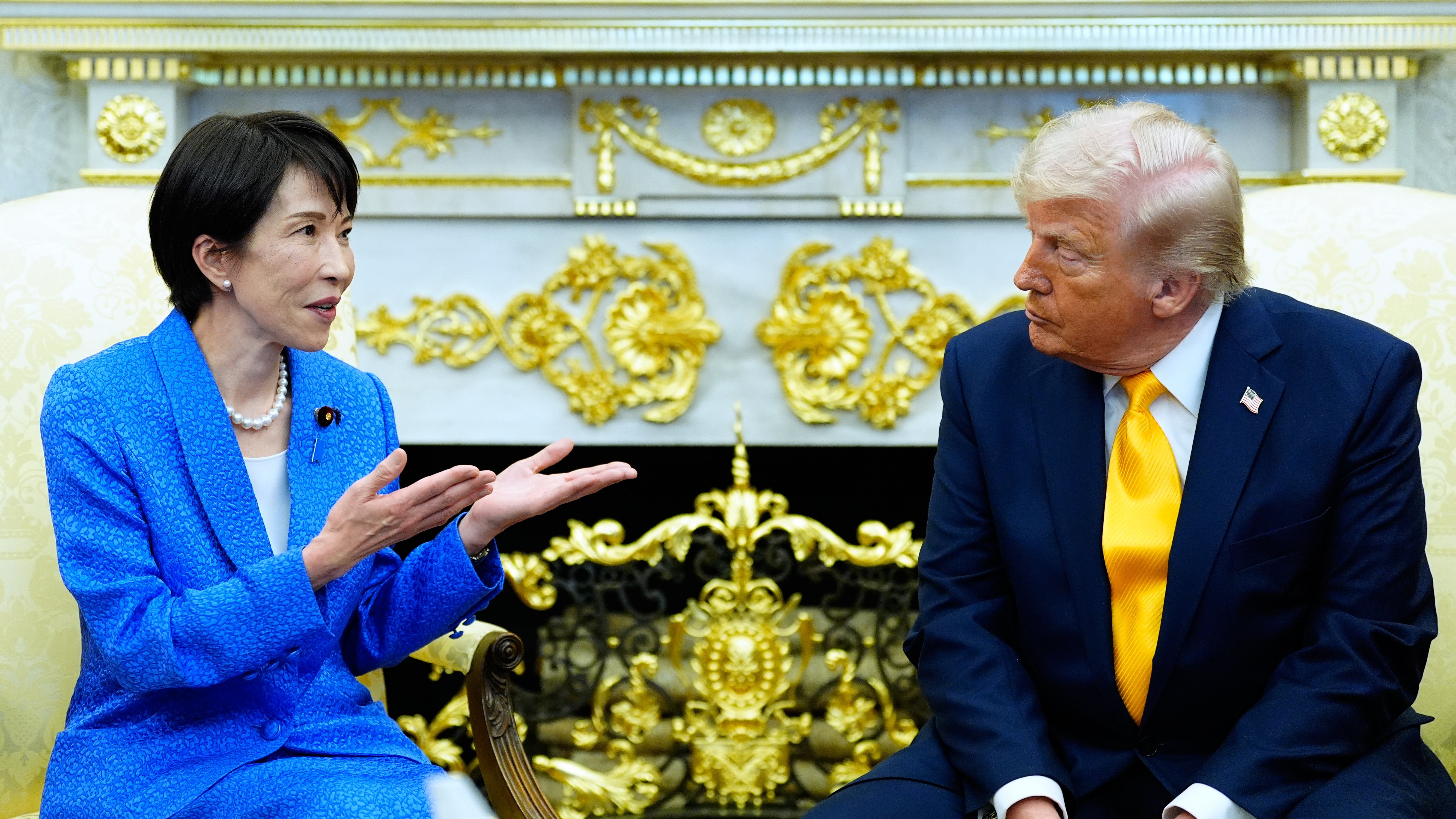 Japans premiärminister Sanae Takaichi och USA:s president Donald Trump i Ovala rummet i Vita huset. 