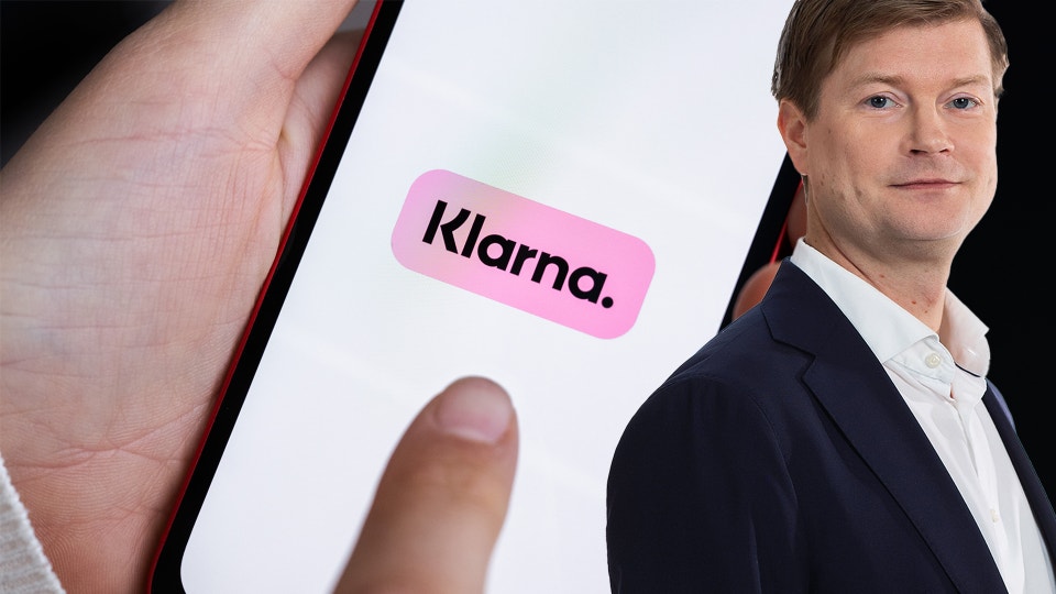 EFN:s analytiker Peter Hedlund, som står framför en Klarna-logga.