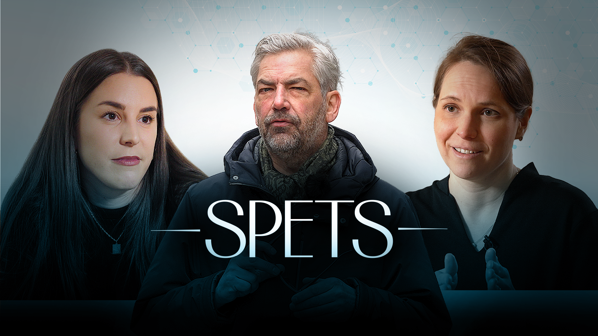 Tre personer poserar framför en blå bakgrund med texten SPETS mellan dem.