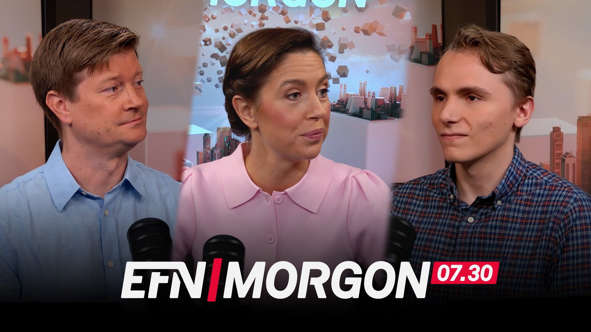 Tre programledare i tv-studio under sändningen EFN Morgon klockan 07.30.