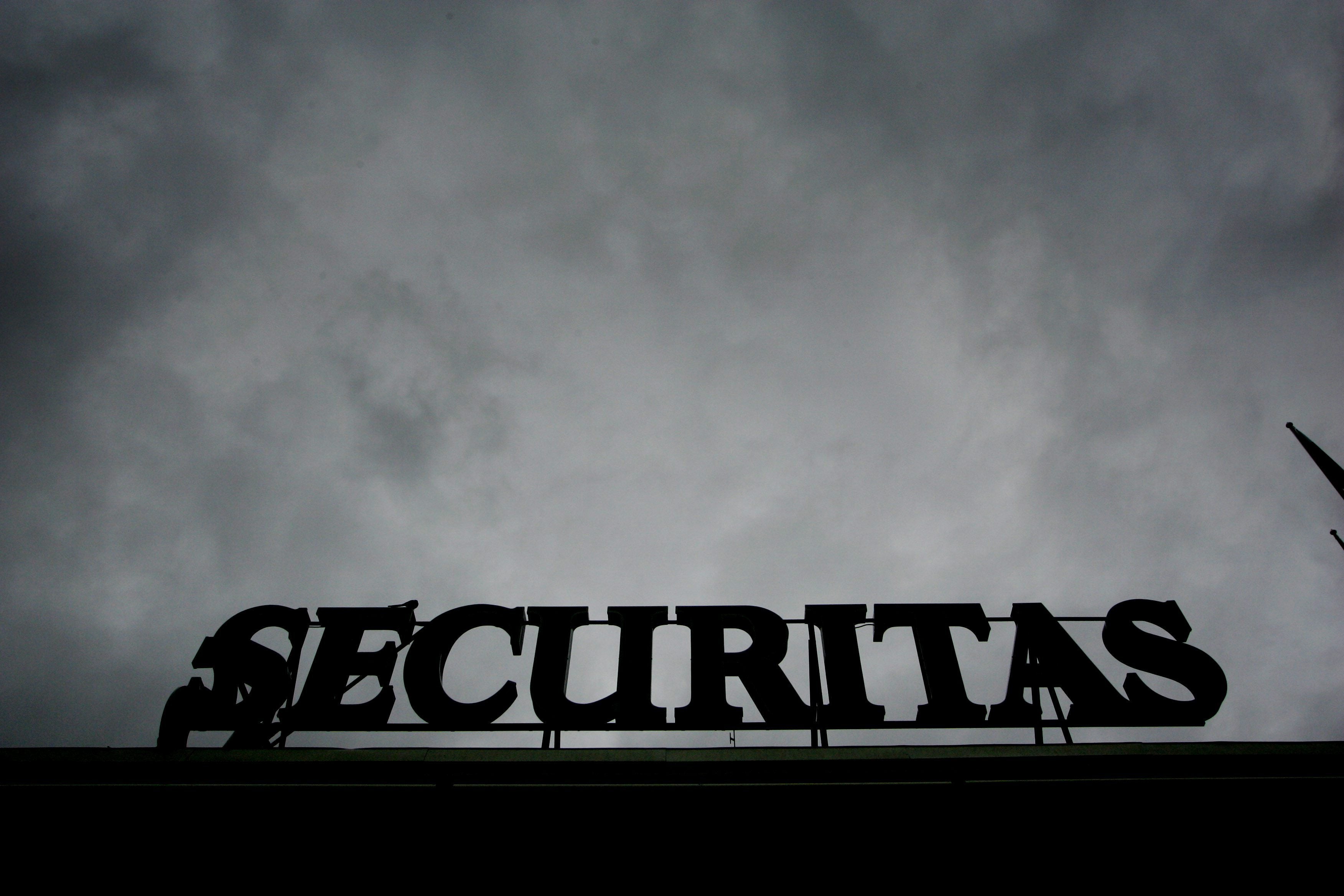 Silhuett av Securitas-logotypen mot en molnig himmel