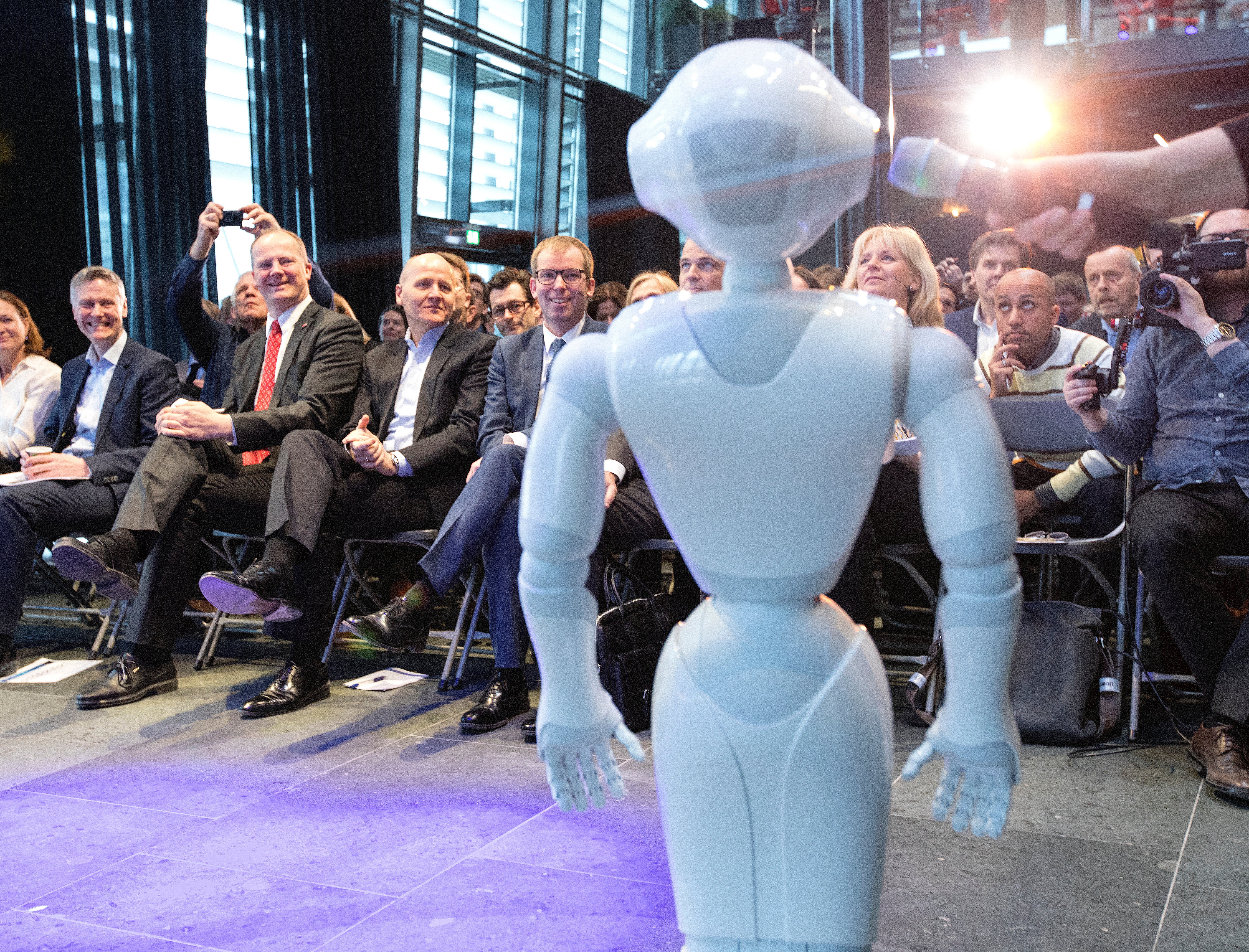 AI:s gudfader varnar