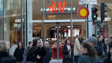 Familjen Persson fortsätter fylla på i H&M