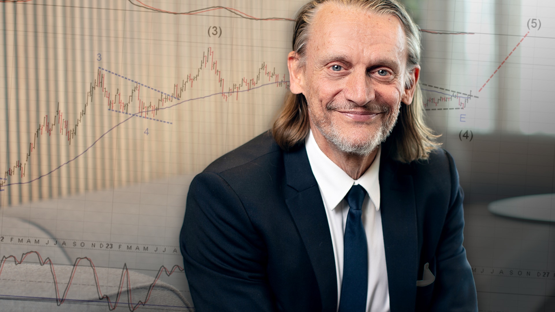 Porträtt av en man i kostym framför finansiella diagram och grafer