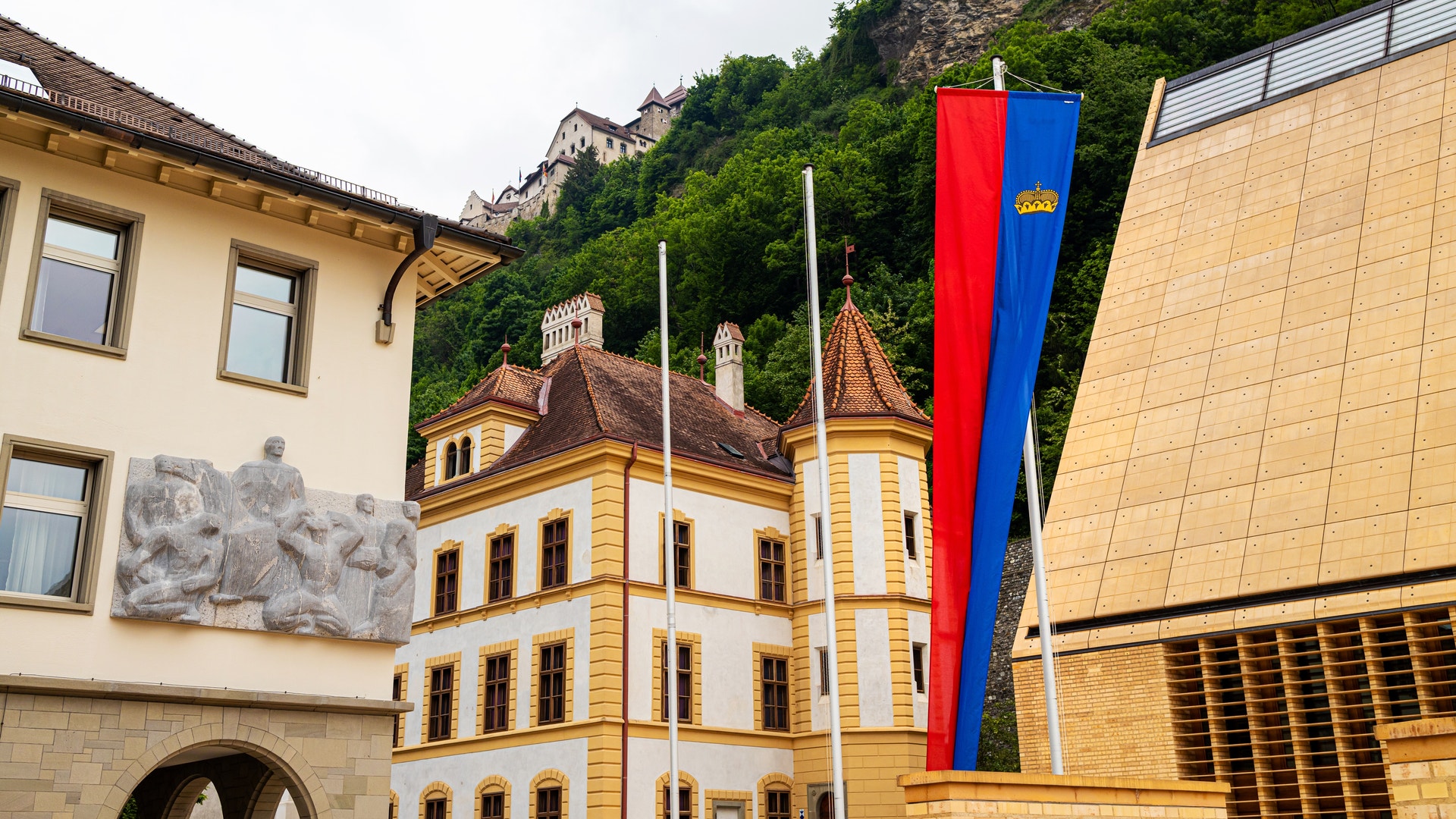 Liechtenstein hotas av finanskris på grund av ryska ”zombie-stiftelser”.