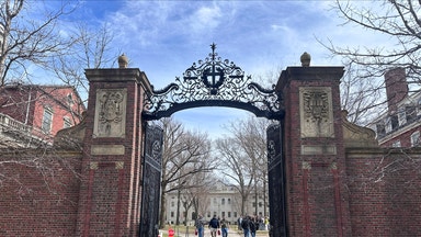 Trump stoppar utländska studenter – Harvards svar: ”Olagligt”