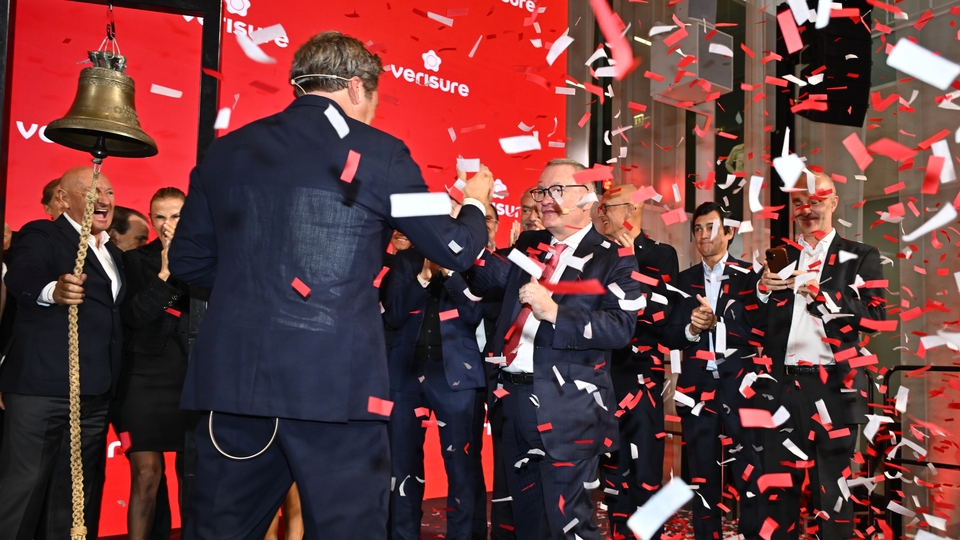 Verisures första handelsdag på Stockholmsbörsen. Konfetti.