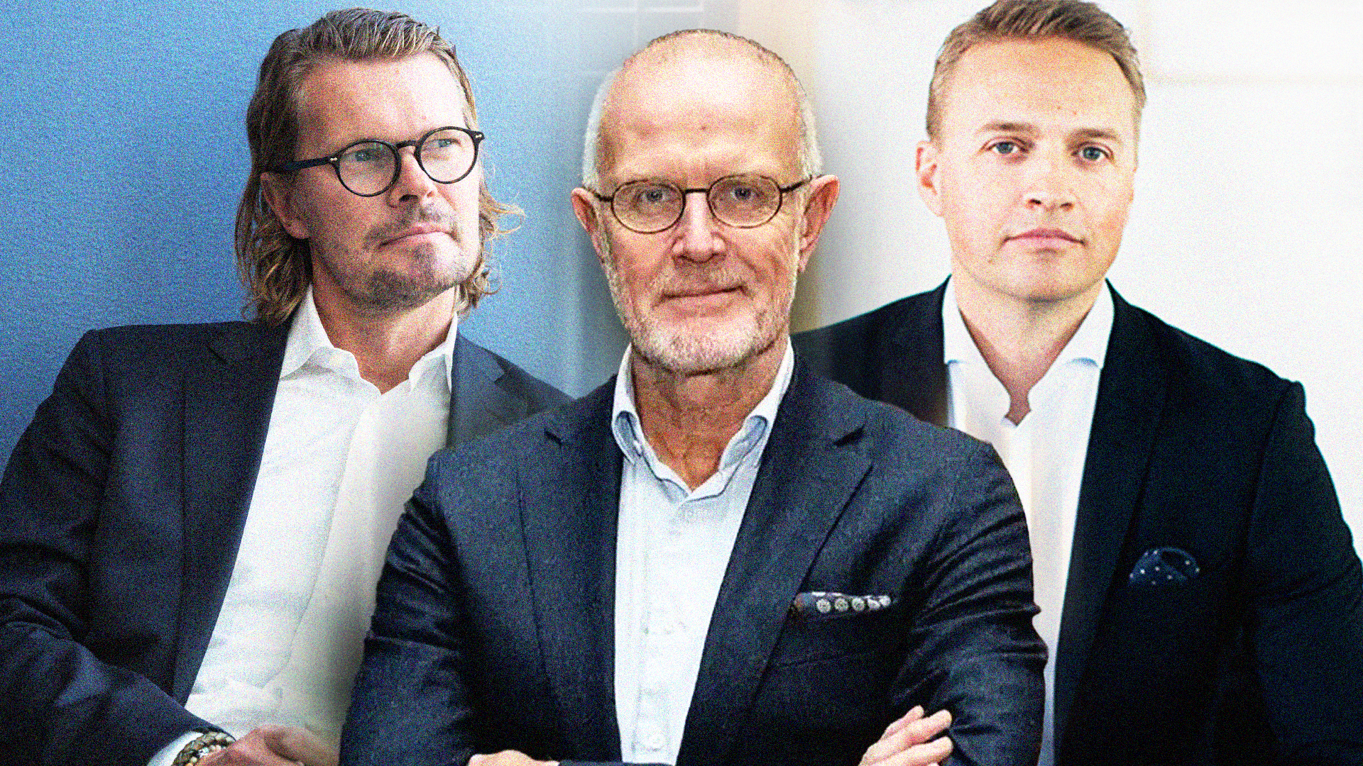 Tre män i affärskläder står bredvid varandra mot en blå och vit bakgrund.