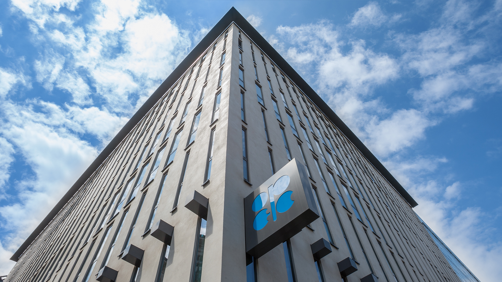 Opec reviderar upp sin prognos för oljeefterfrågan i år.