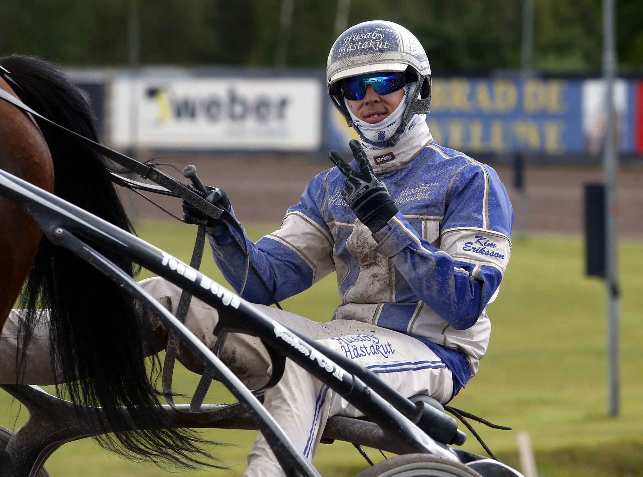 Kim Eriksson tog sitt åttonde kuskchampionat - men det första i Lindesberg. Foto: ALN