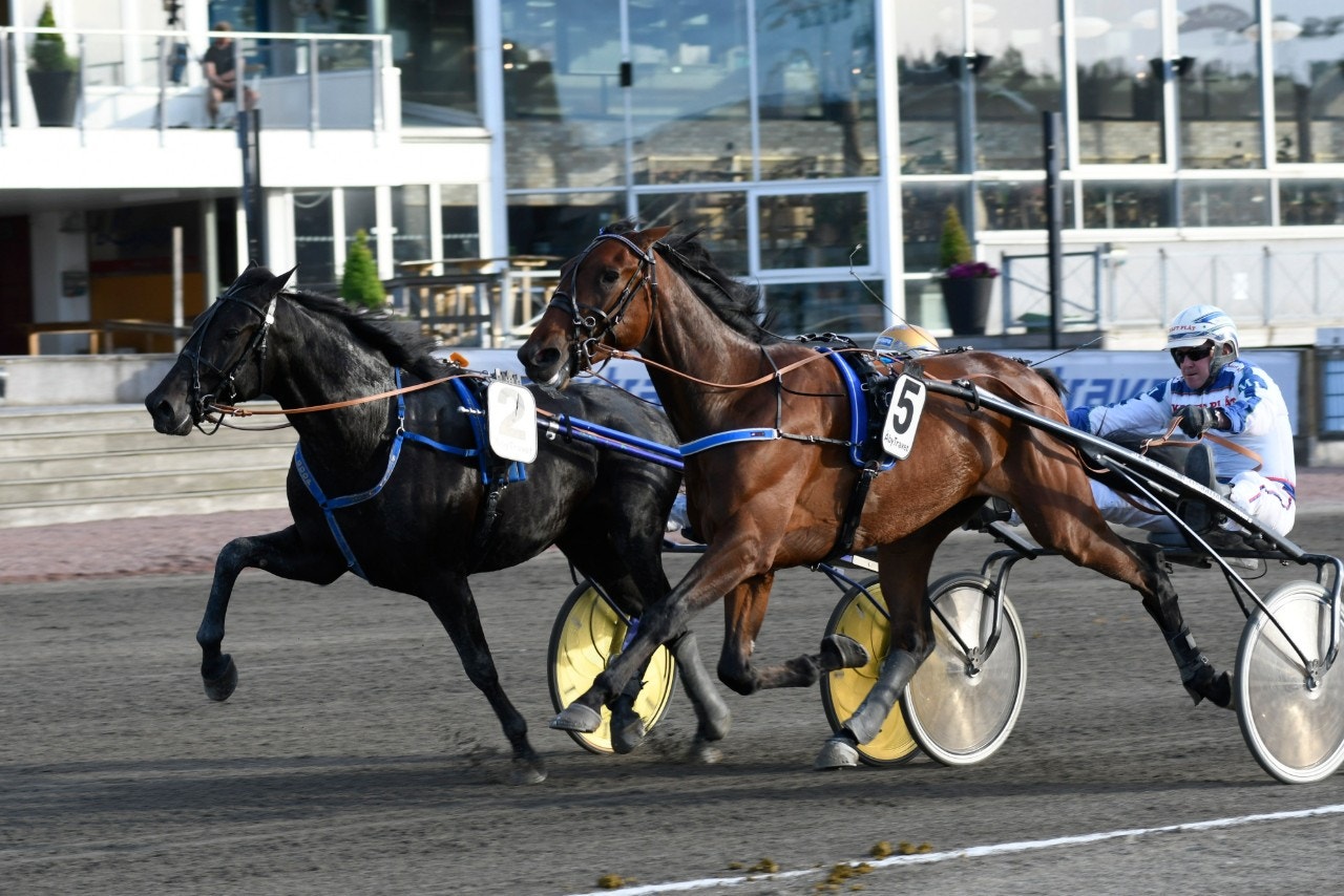 Åby: Bombus Jets vassa spurt fällde favoriten