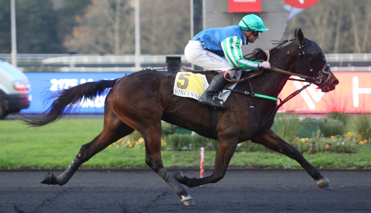 Flèche Bourbon stormar fram - tog femte raka