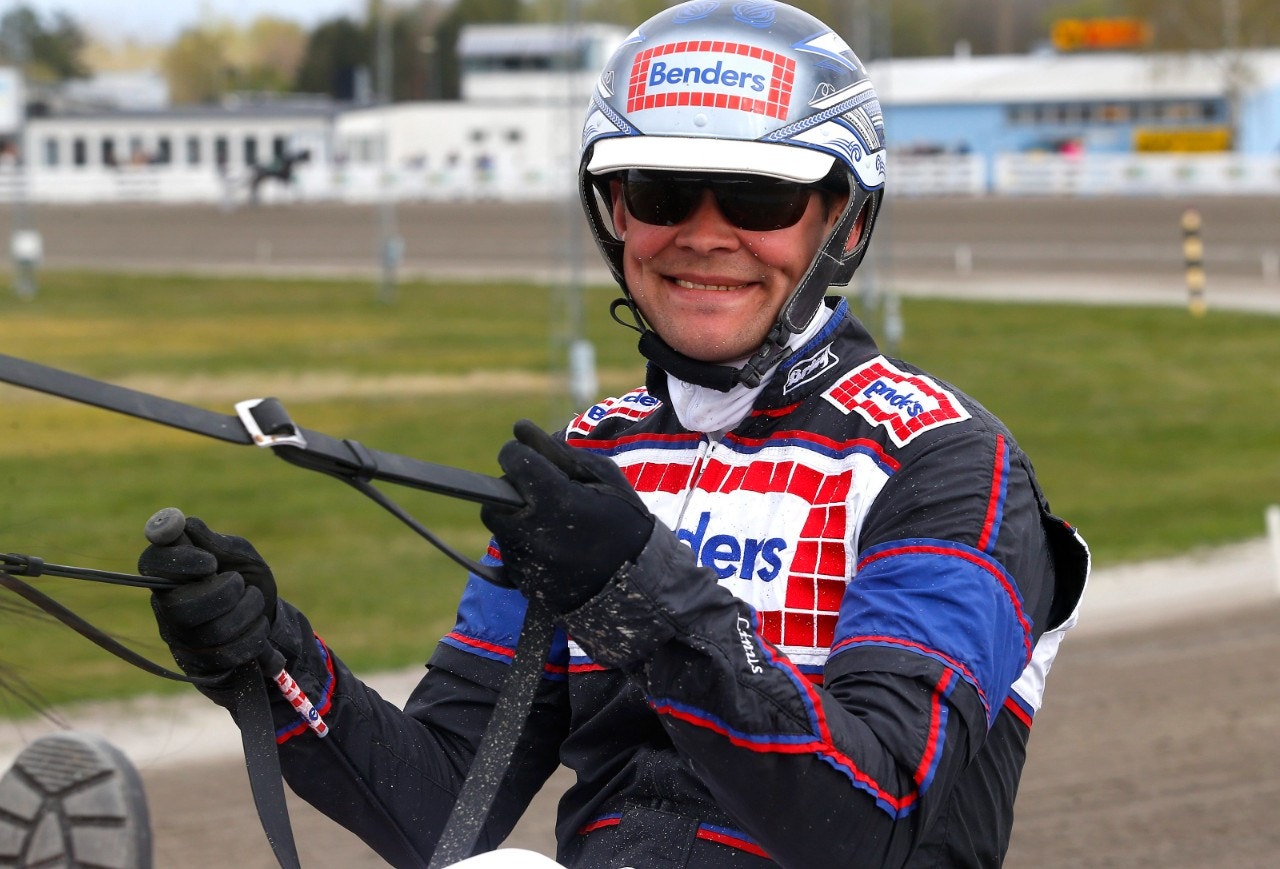 Åby 11 juni: Linus firar födelsedagen med att Tyra är först över linjen