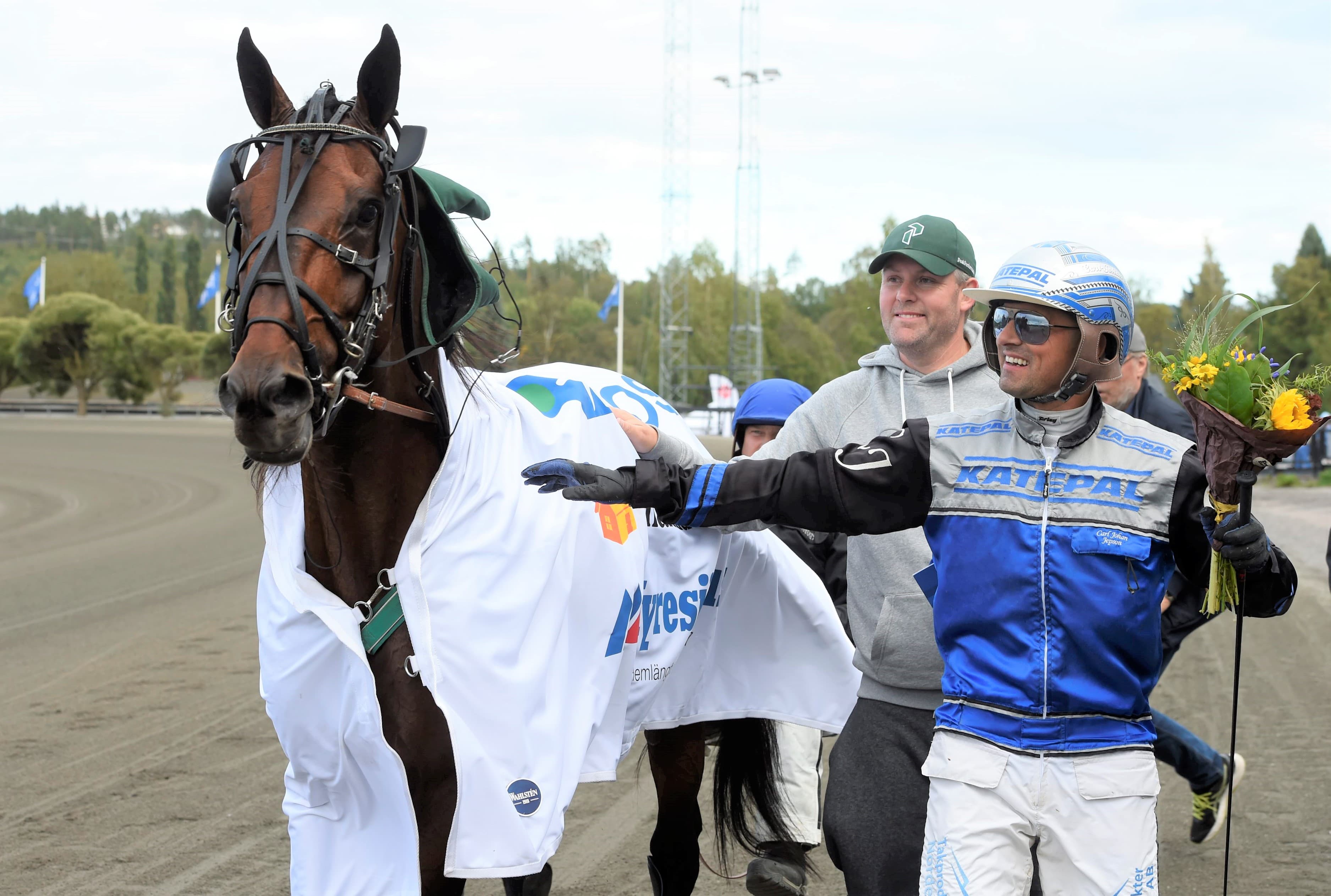 Ulf Stenströmer väljer att tacka nej med Handsome Brad. Den elfte biljetten går i stället till finska hoppet Next Direction. Foto: Christer Norin, ALN