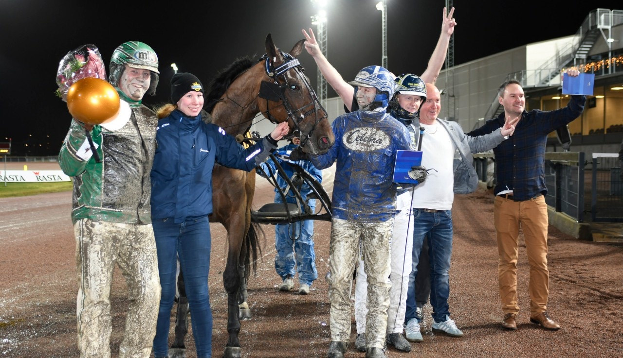 Jörgen Westholm var tvåa med Shutter Island - men firar championtiteln med Green Mamba-gänget. Foto: Göran Lindskog, Sidmakarn/ALN