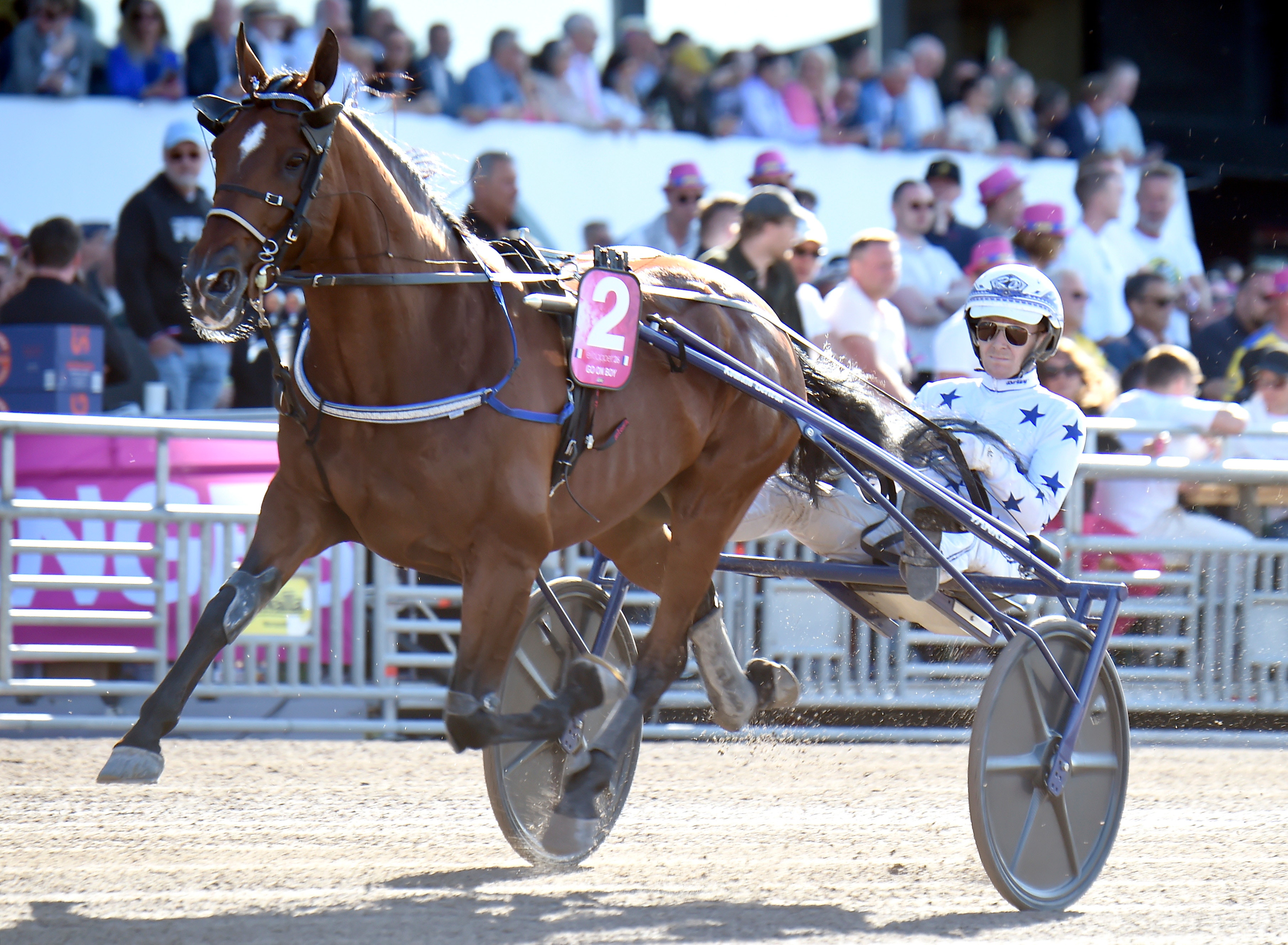 Go On Boy-valet före Redén i UET-finalen