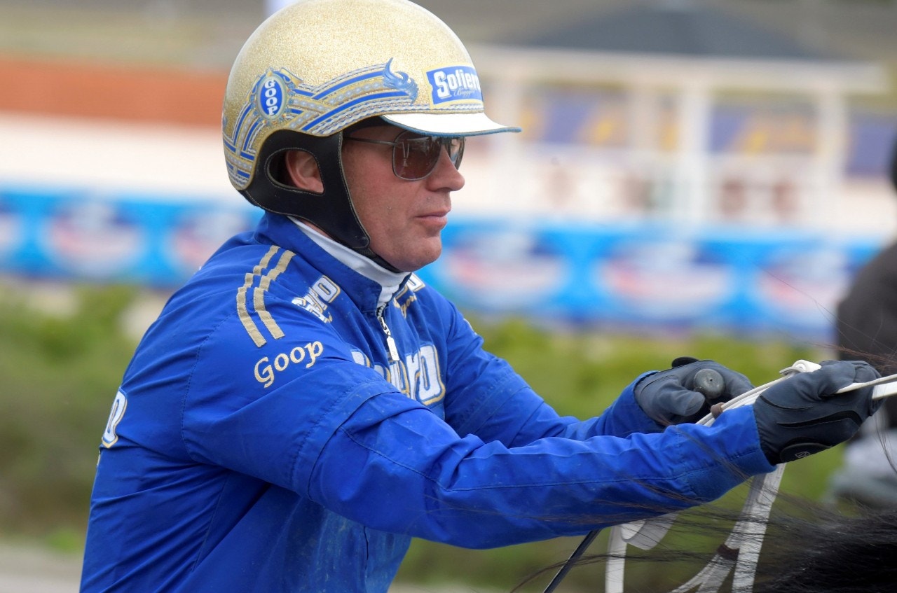 Goops olycka: – "landade på axeln"