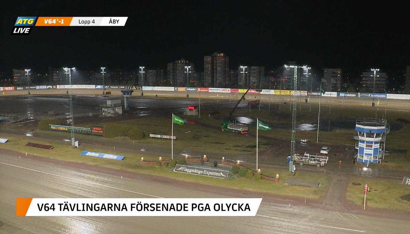 Häst dog innan start - tävlingarna försenade