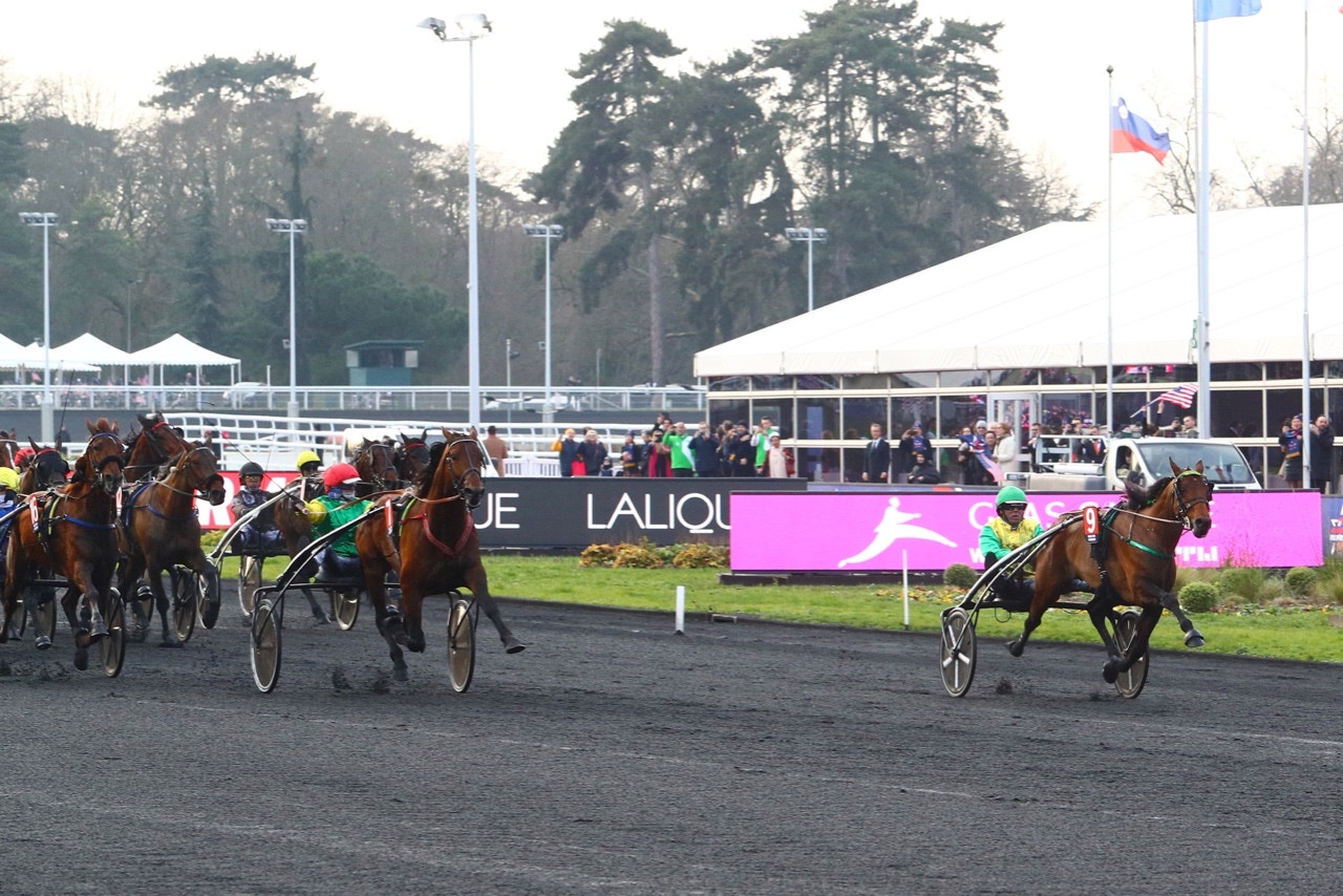 Face Time Bourbon sprintar förbi Davidson Du Pont - Foto: ALN/Scoop Dyga