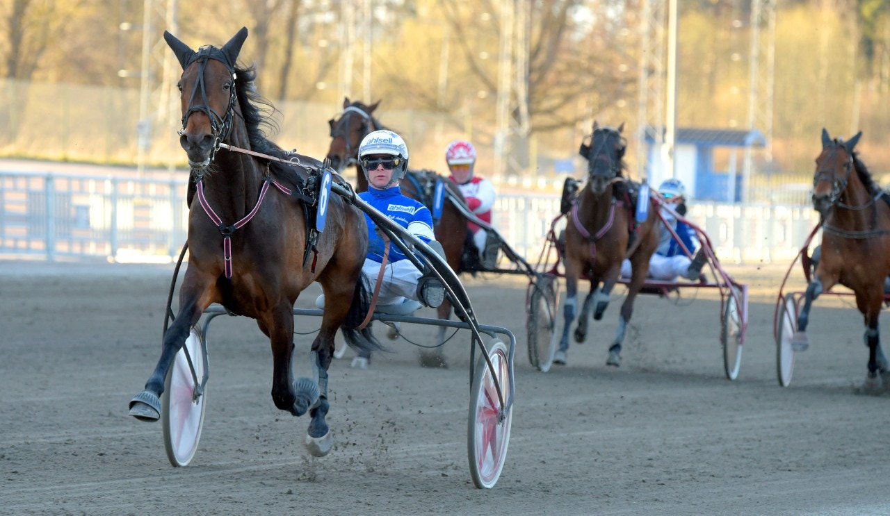 Örebro: Lekande lätt för Readly-systern i debuten
