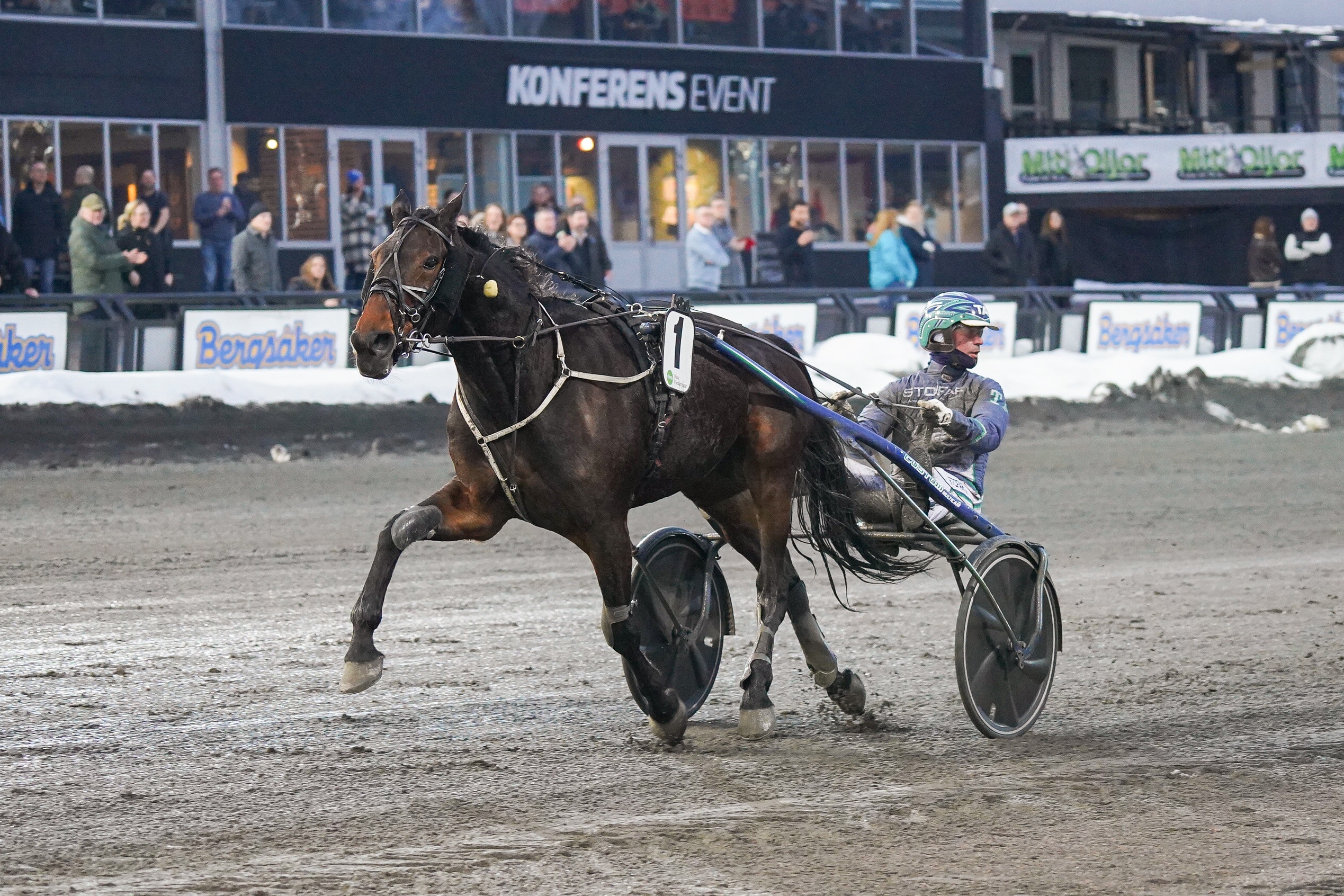 Inför V75: Troels rycker skorna på V75-kändisen