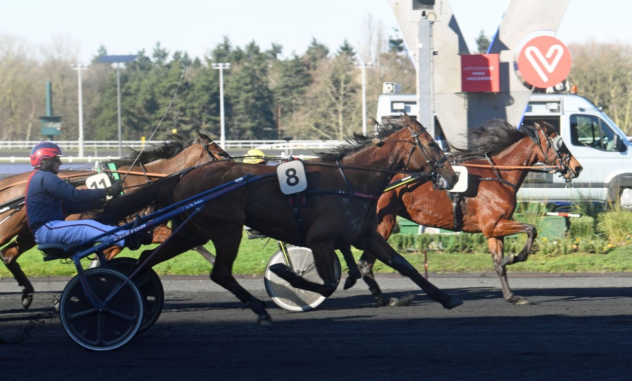 Invändige Florida Sport håller undan i Prix Jean le Gondiec. Foto: Gerard Forni, Scoop Dyga