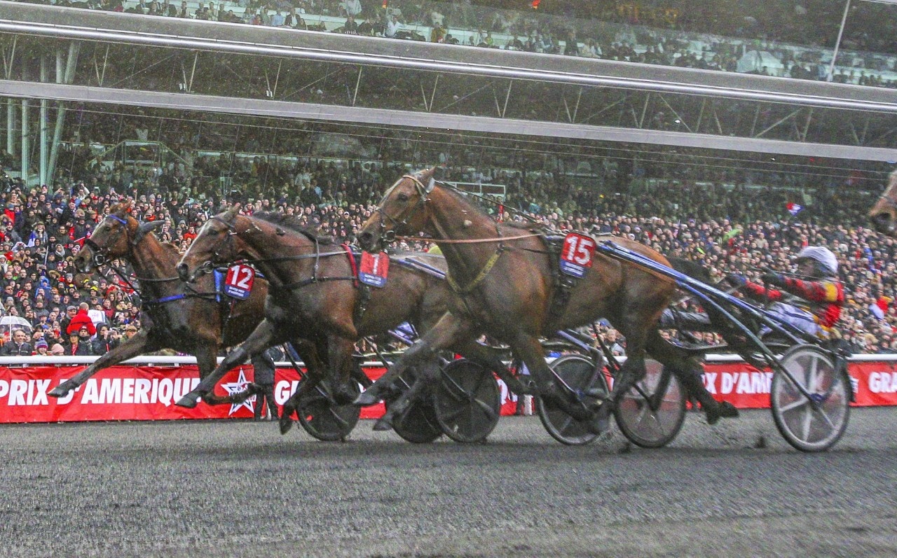 Bélina Josselyn (utvändigt) vinner Prix d'Amérique i vintras. Foto: Gerard Forni, Scoop Dyga
