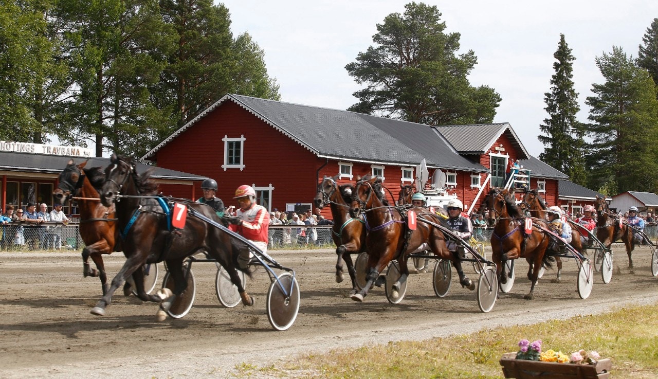 Hotingtravet tvingas ställa in