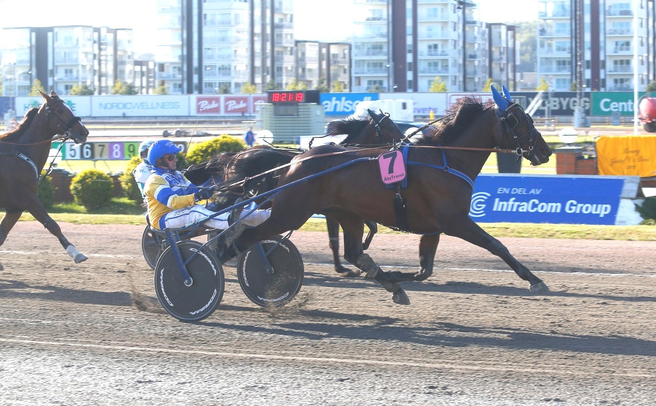 Mellby Club vid segern på Åby i maj. Foto: Hanold, ALN