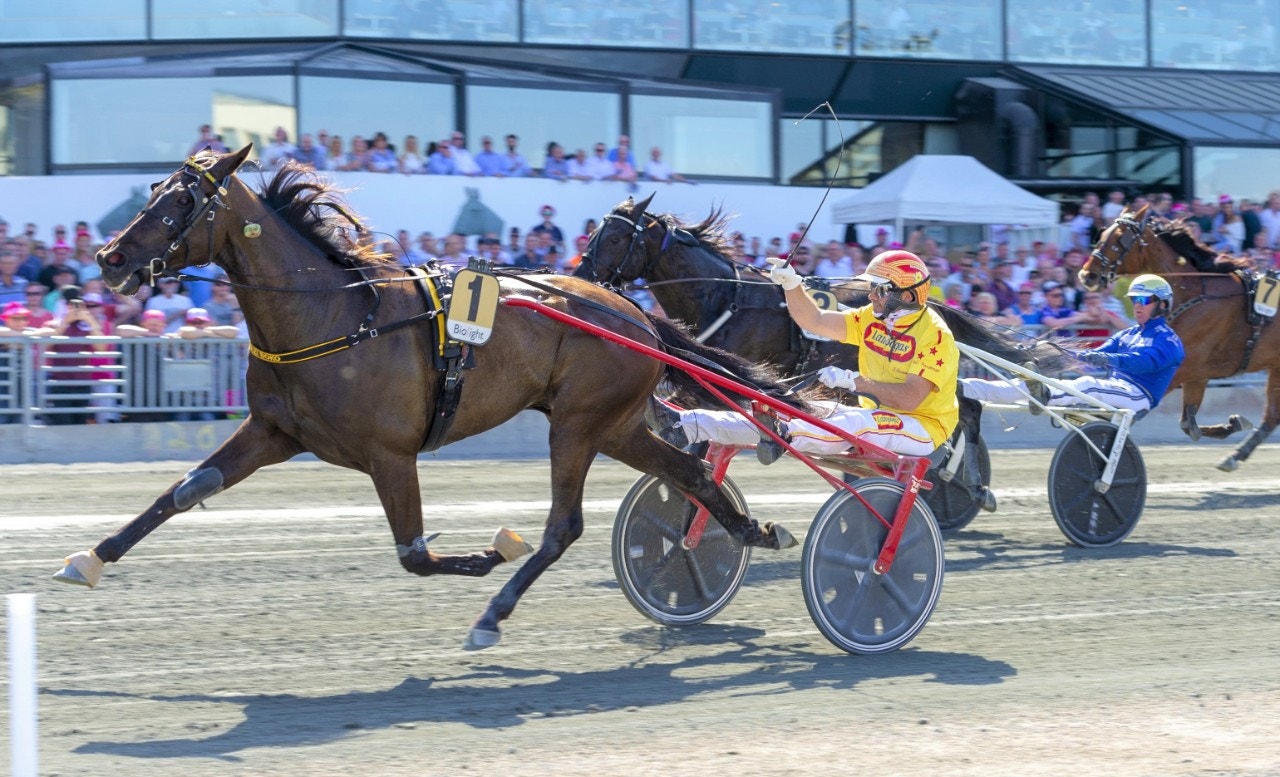 Första starten som 14-åring - Arazi Boko vann direkt