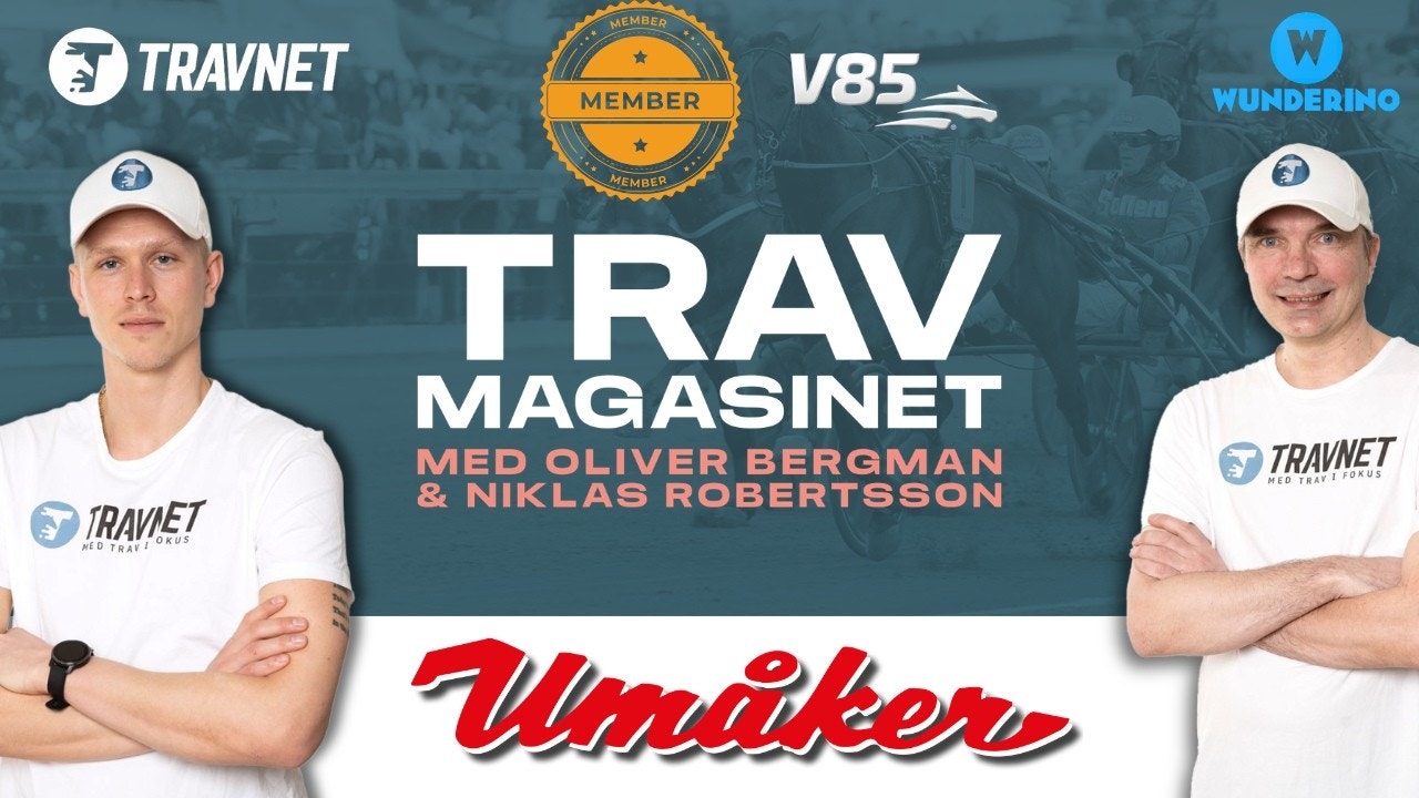 Två män i vita TRAVNET-tröjor presenterar Trav Magasinet tillsammans med värdar Oliver Bergman och Niklas Robertsson. Bilden visar logotyper för TRAVNET, V85 och Wundering.