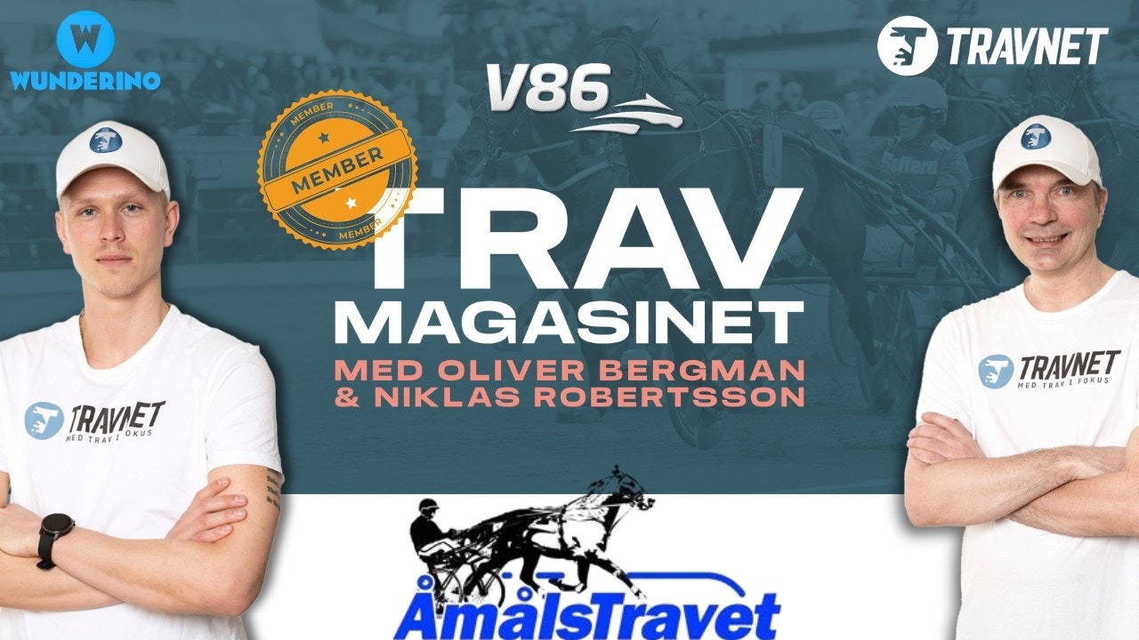 Två män i vita TRAVNET-skjortor presenterar Trav Magasinet med logotyper för V86, Wundebring och Travnet synliga i bakgrunden.