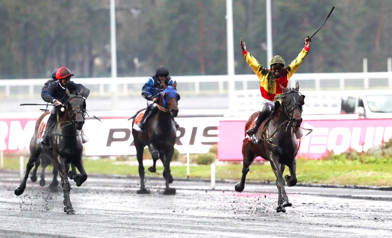 Bahia Quesnot vinner Prix de Cornulier före Flamme de Goutier. Foto: Icon Sport, Scoop Dyga/Bildbyrån