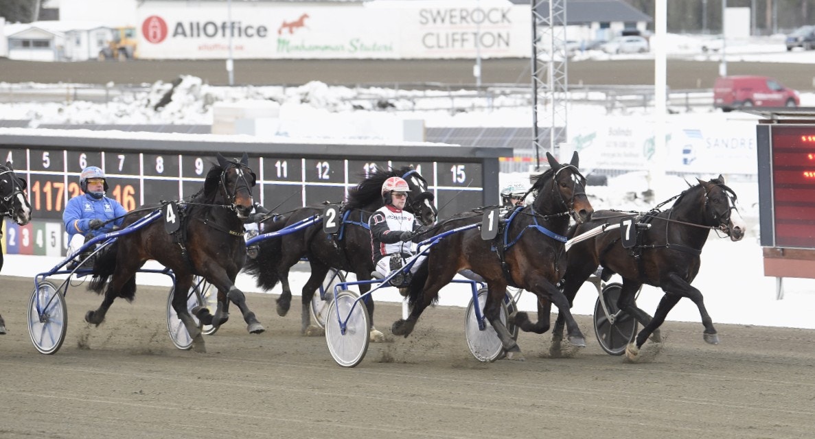 B.W. Rune tar ned Roli Eld trots dödens. Foto: Christer Norin, ALN
