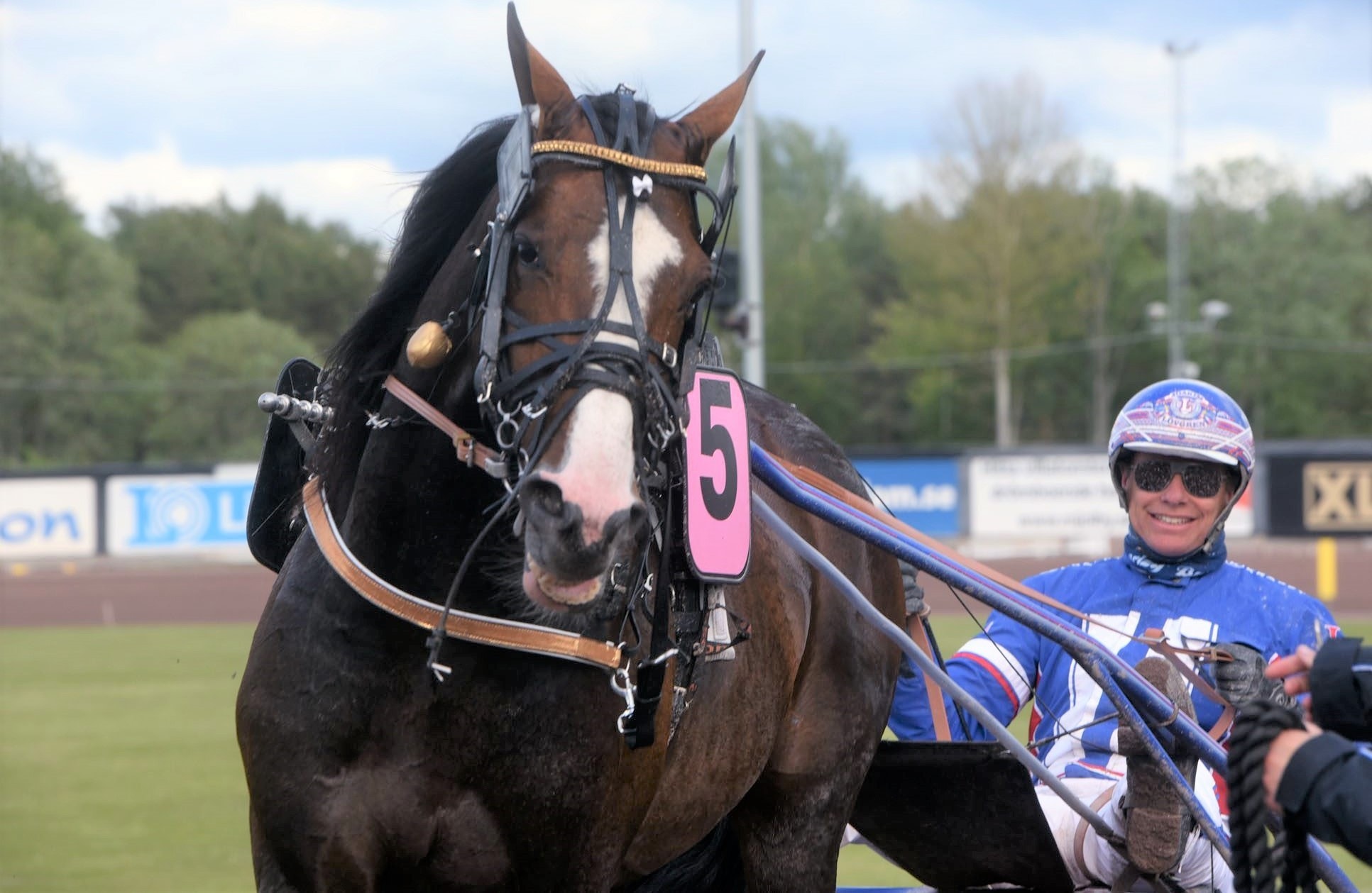 Racing Mange först in i Hugo Åbergs