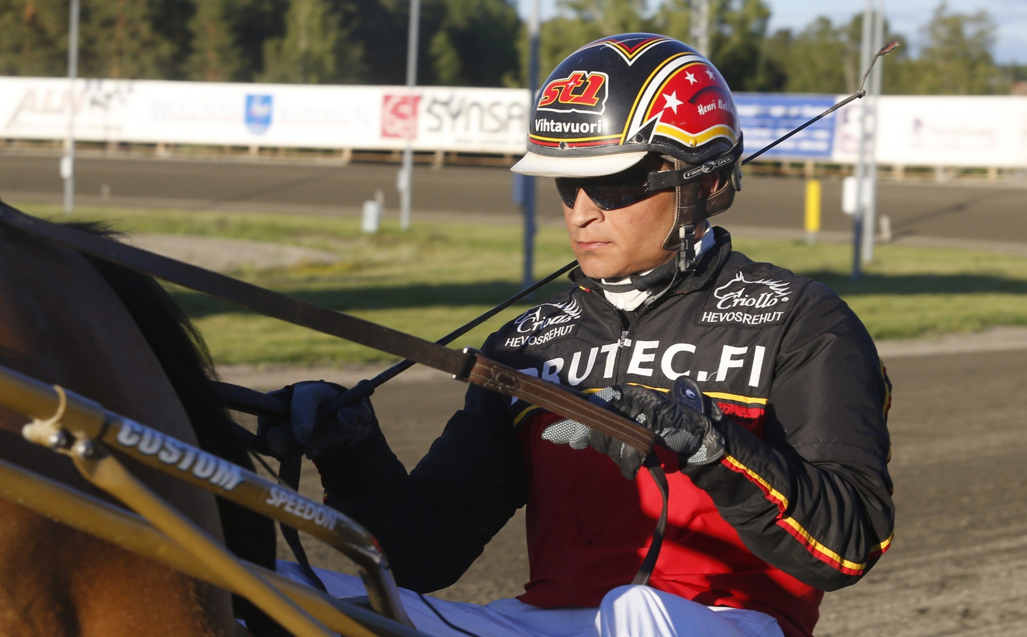Henri Bollström körde Tähen Toivomus till totalsegern i Kungstravet. Foto: ALN