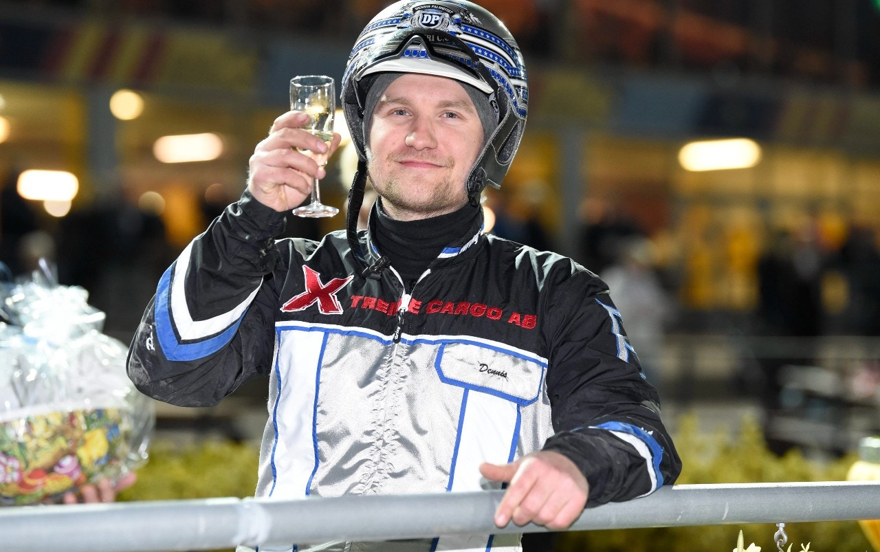 Dennis Palmqvist har två heta bud på Gävletravet i kväll. Foto: Christer Norin, ALN
